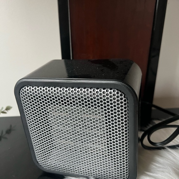 Amazon Basics Ceramic Space Heater, Mini Heater for Office Desk, Portable Tent H - Picture 6 of 8